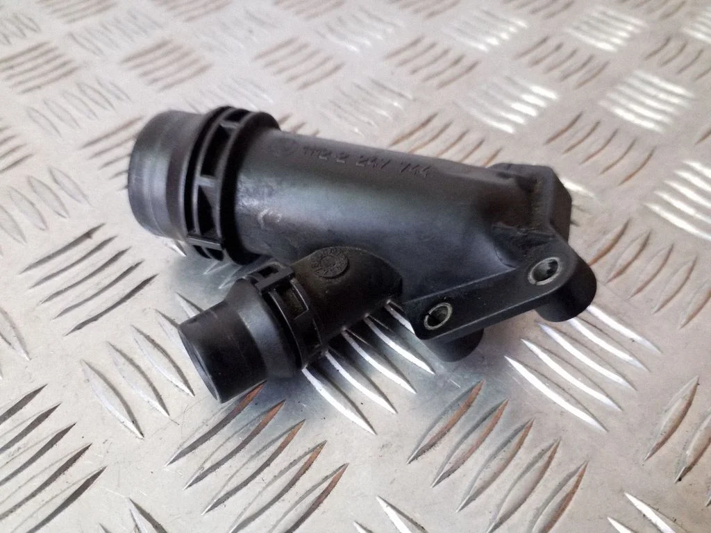 Engine coolant pipe/hose 2247744