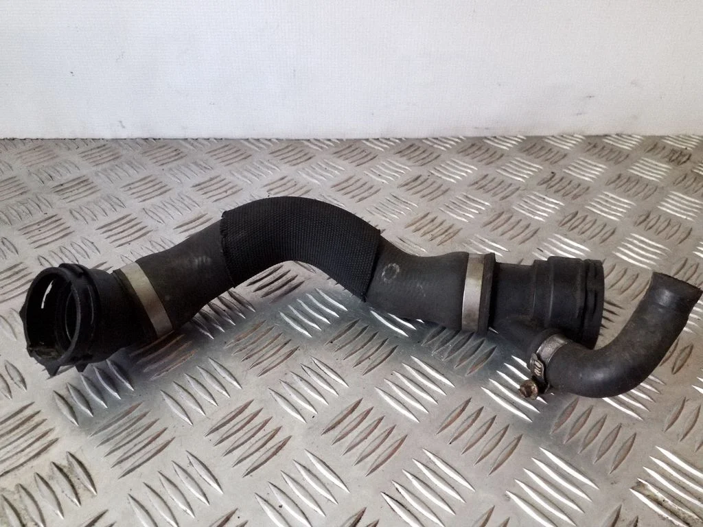 Engine coolant pipe/hose