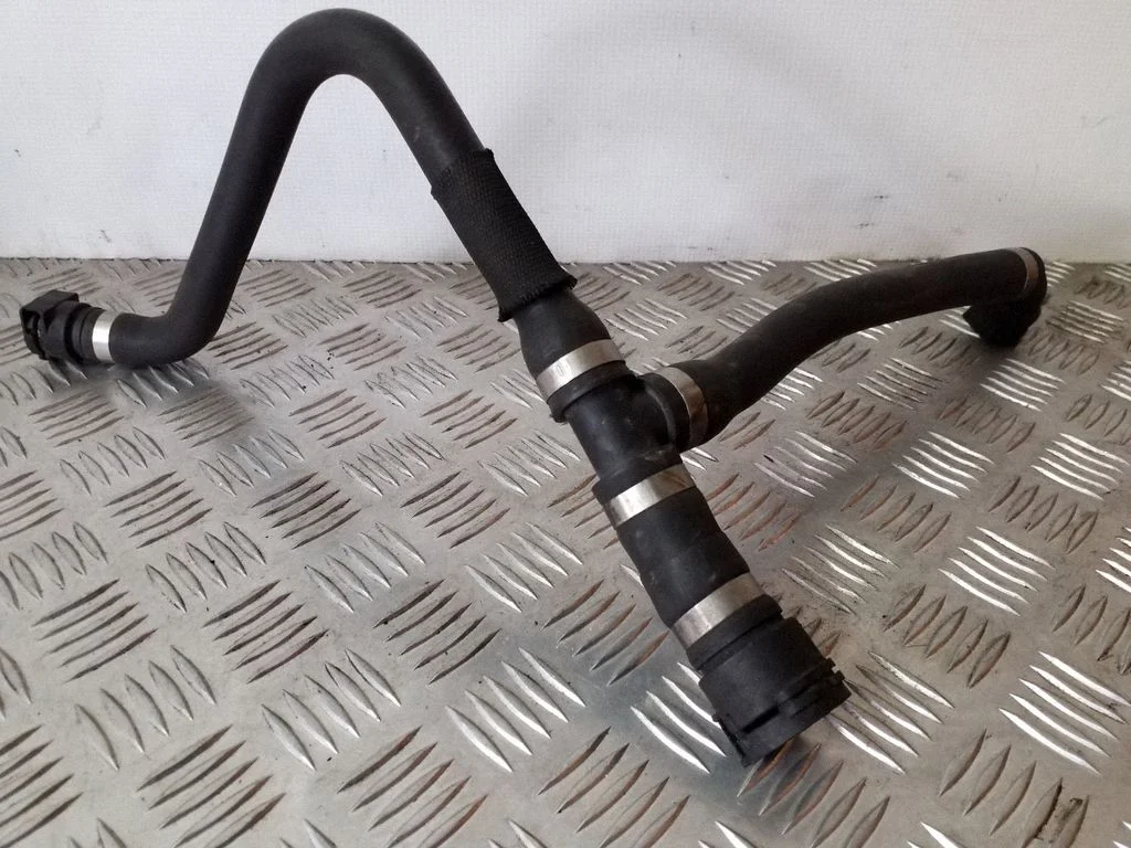 Engine coolant pipe/hose