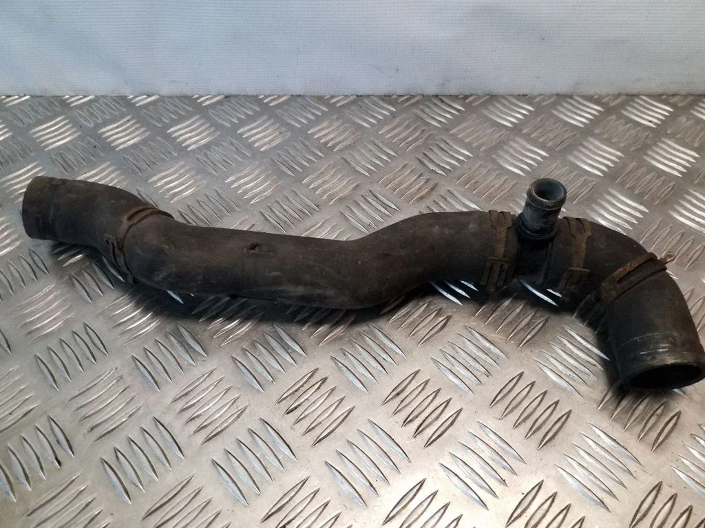 Engine coolant pipe/hose