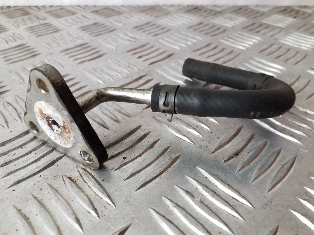 Engine coolant pipe/hose