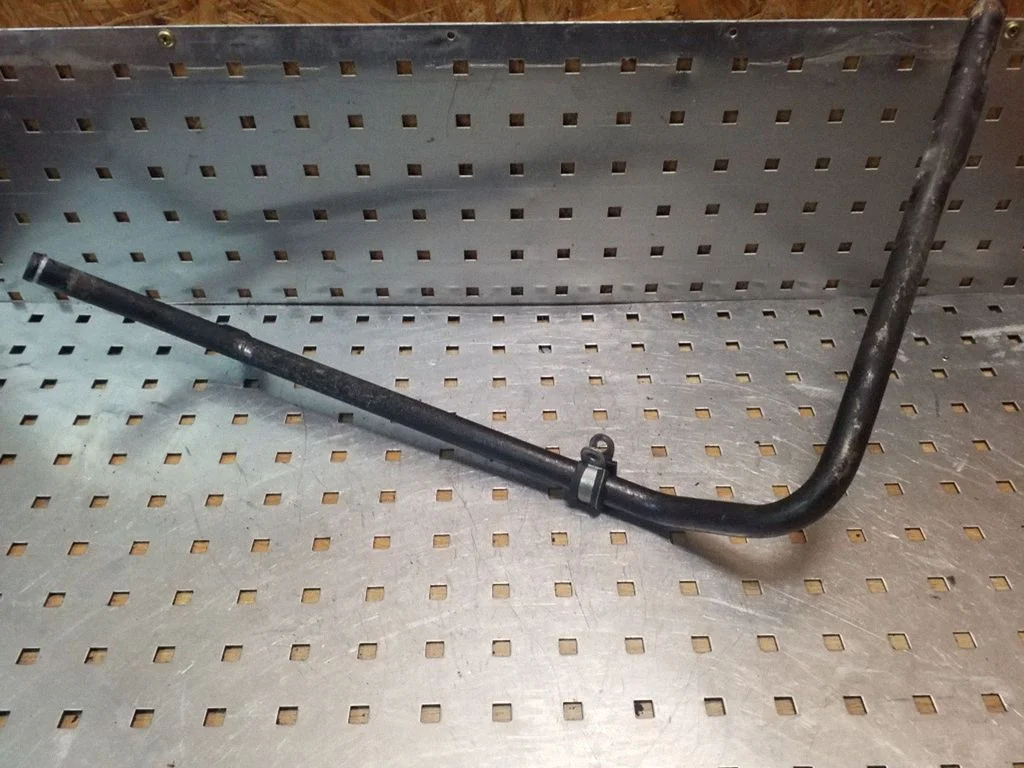 Engine coolant pipe/hose