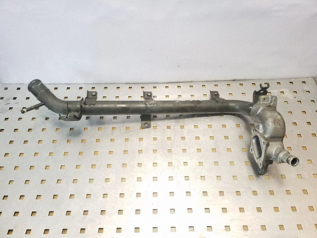 Engine coolant pipe/hose