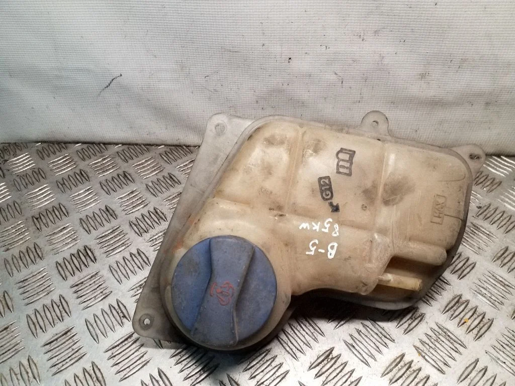 Dzesēšanas šķidruma izplešanās tvertne 8D0121403L