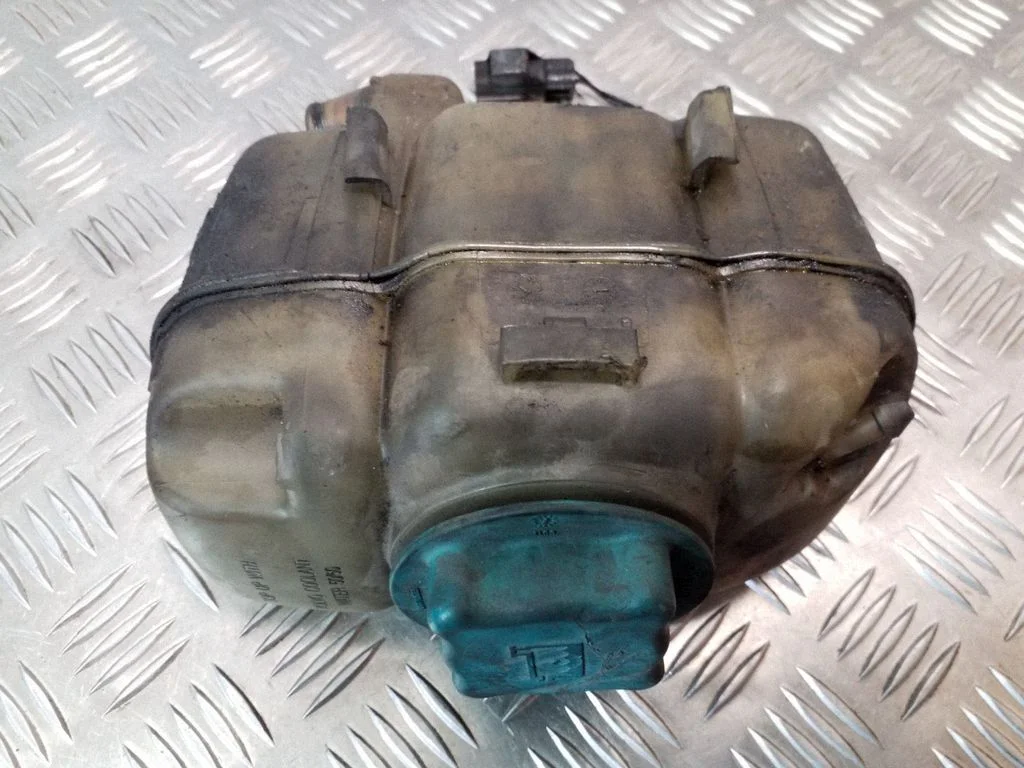 Coolant expansion tank/reservoir 8683455