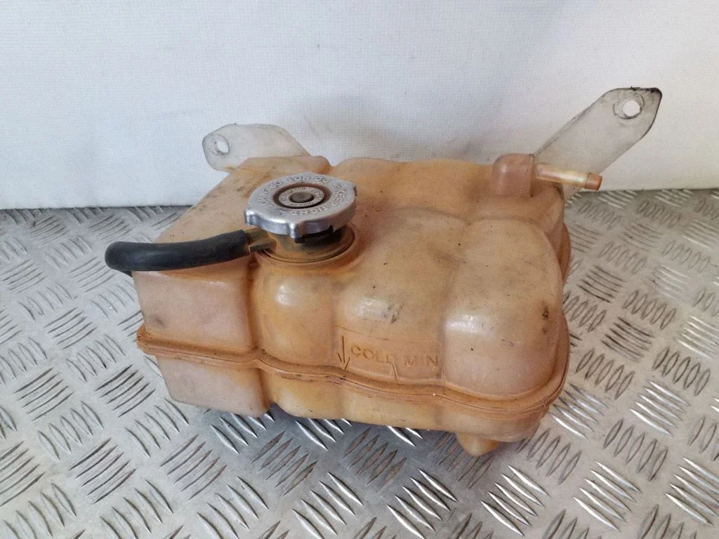 Dzesēšanas šķidruma izplešanās tvertne 55037842AC