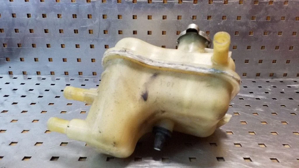Coolant expansion tank/reservoir