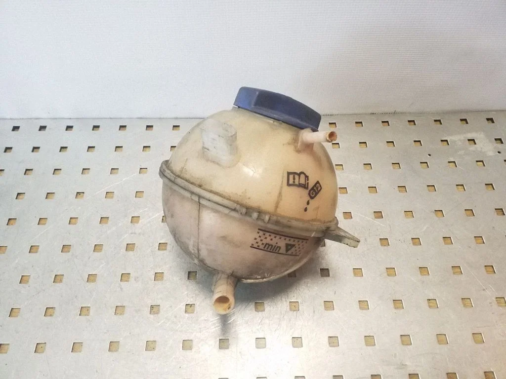 Jahutusvedeliku paisupaak 2D0121403