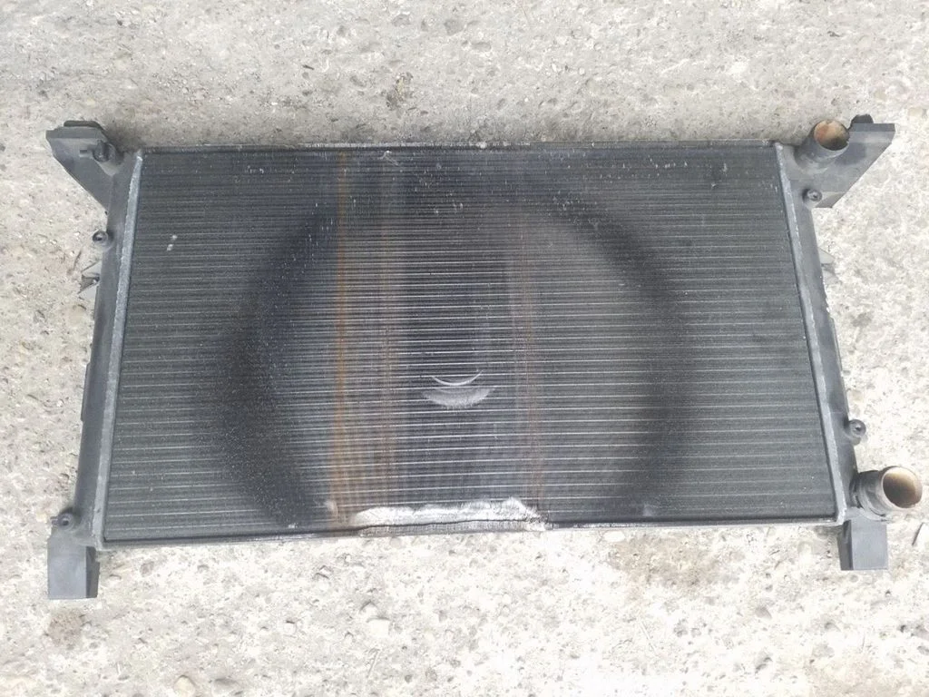 Jahutusvedeliku radiaator 2D0121253B
