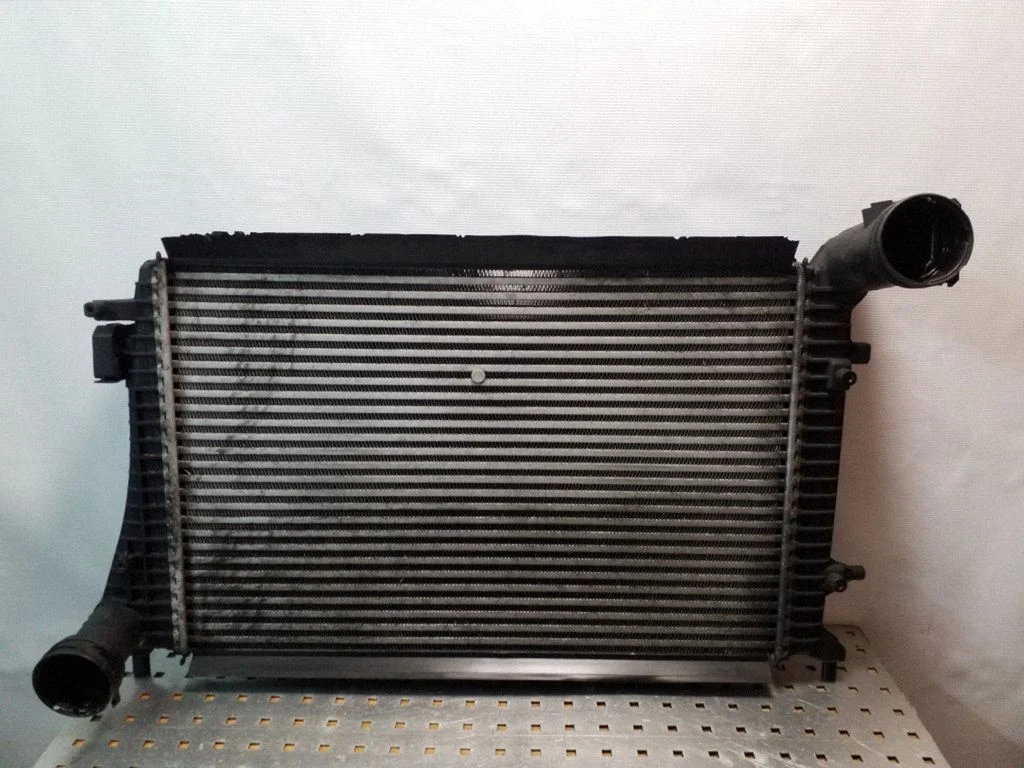 Vahejahuti radiaator – Volkswagen Passat B6 (2005-2010)