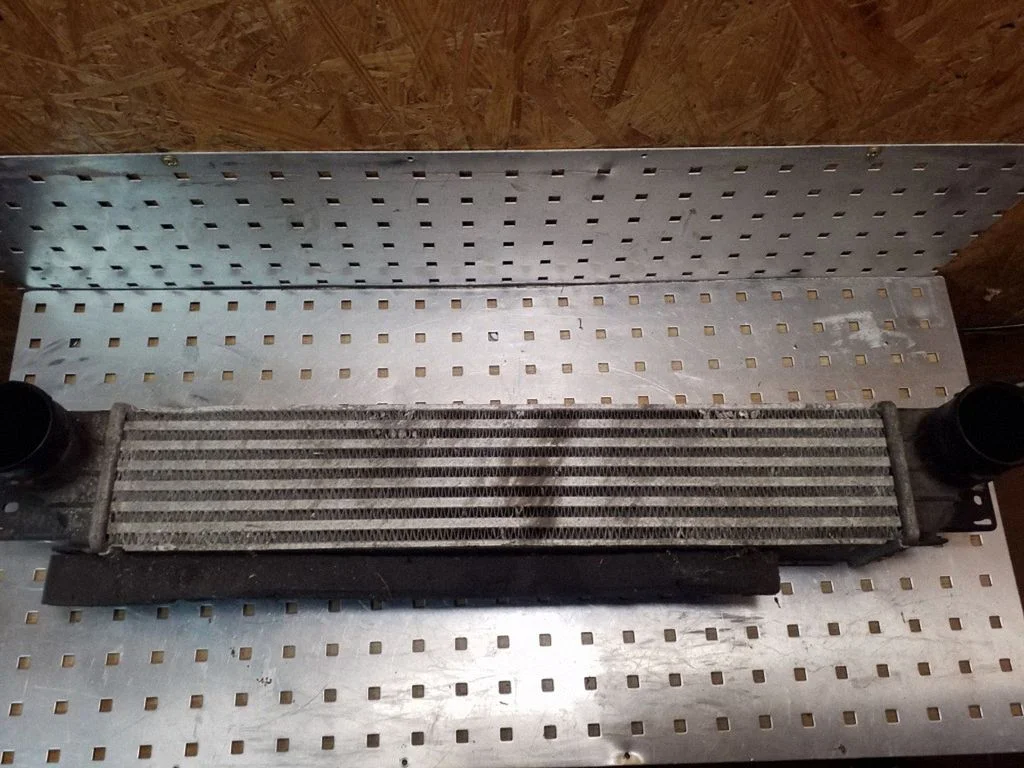 Starpdzesētāja (interkūlera) radiators