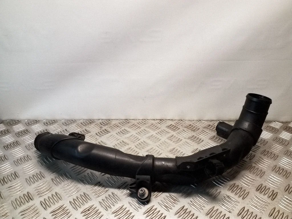 Vahejahuti voolik (-ud)/ toru (-d) – Volkswagen Passat CC (2008-2016)