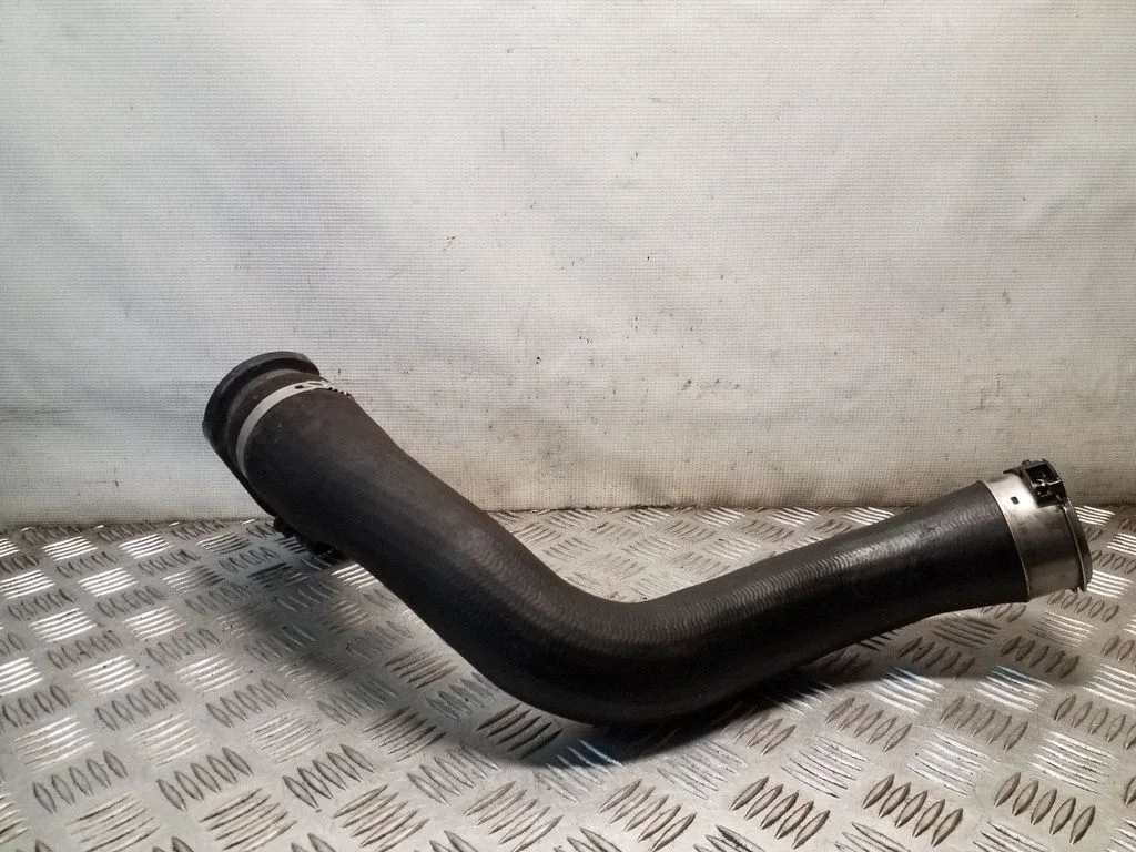 Vahejahuti voolik (-ud)/ toru (-d) F20528C
