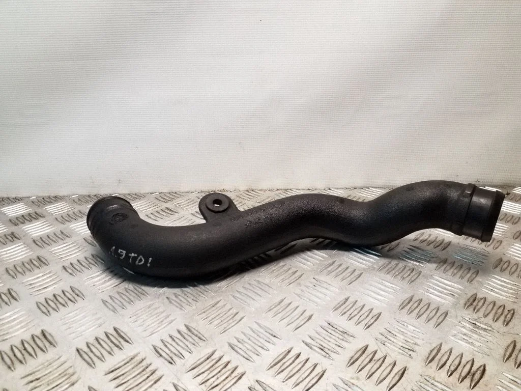 Vahejahuti voolik (-ud)/ toru (-d) – Audi A4 S4 B5 8D (1999-2000)