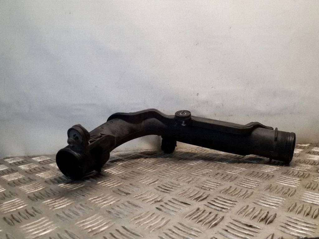 Vahejahuti voolik (-ud)/ toru (-d) 1K0145770AL