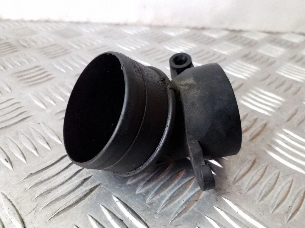 Vahejahuti voolik (-ud)/ toru (-d) 5N0129635