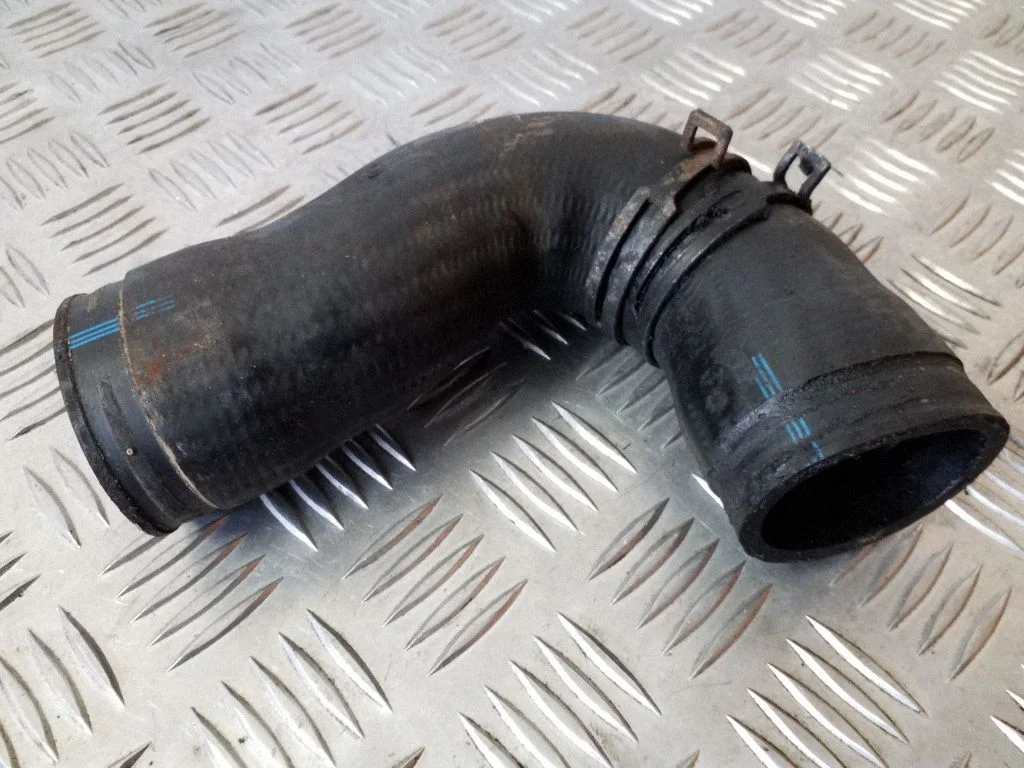 Vahejahuti voolik (-ud)/ toru (-d) – Volkswagen Golf IV (1998-2005)