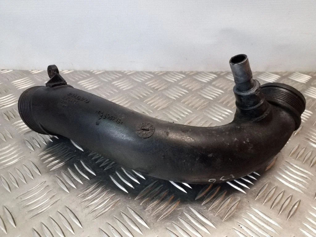 Vahejahuti voolik (-ud)/ toru (-d) – Volvo V70 (2005-2008)