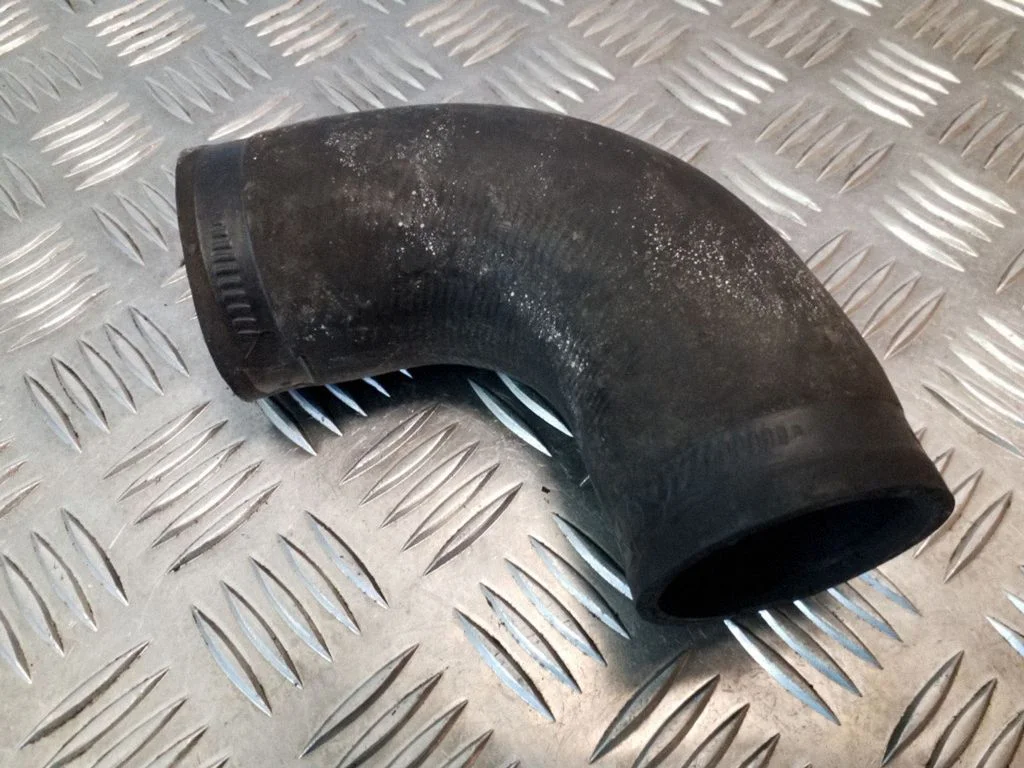Intercooler hose/pipe