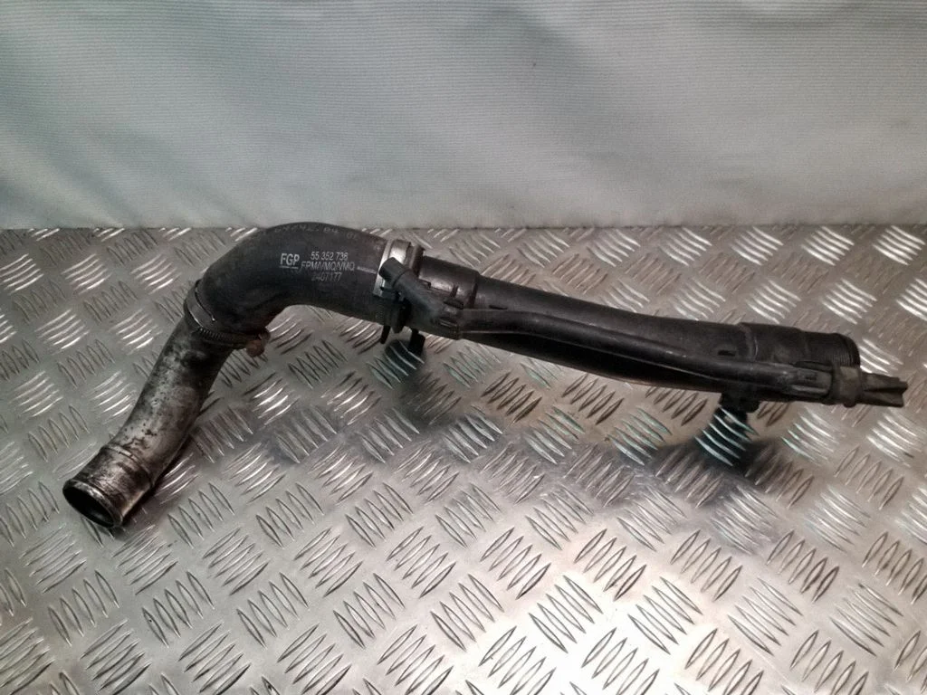 Vahejahuti voolik (-ud)/ toru (-d) 55352736 – Saab 9-3 Ver2 (2003-2007)