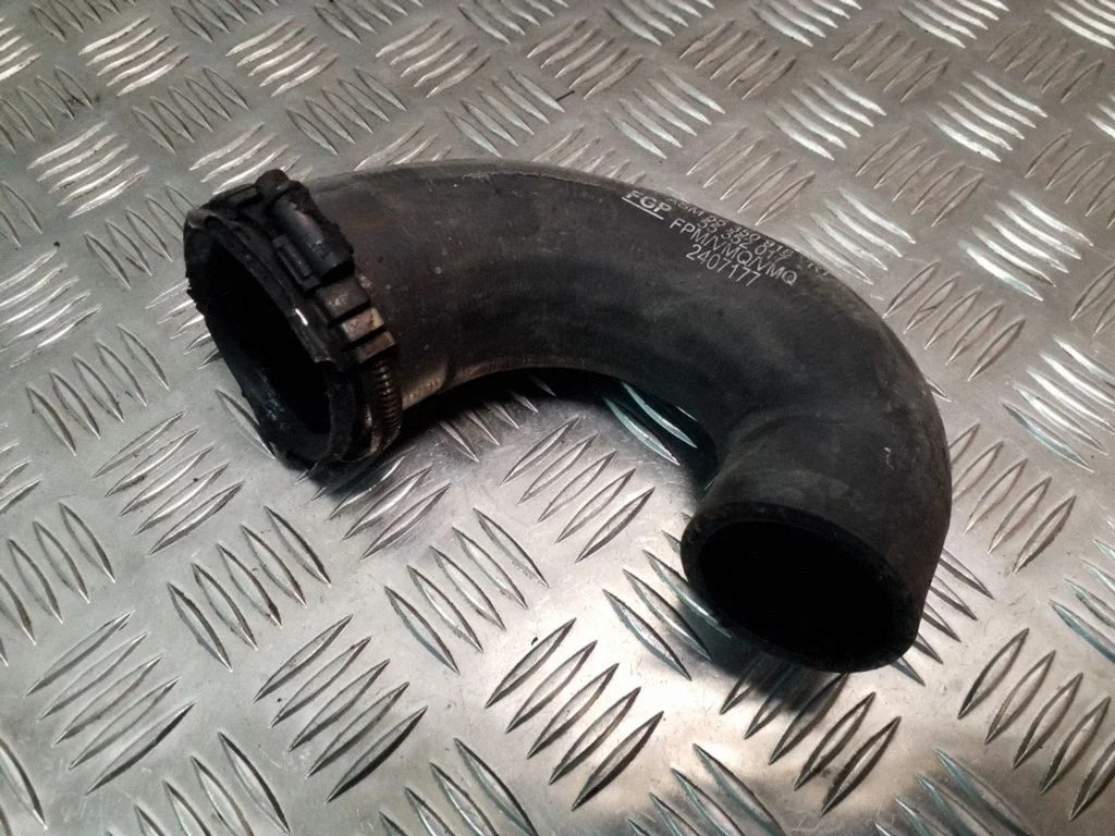Vahejahuti voolik (-ud)/ toru (-d) 55350918 – Saab 9-3 Ver2 (2003-2007)