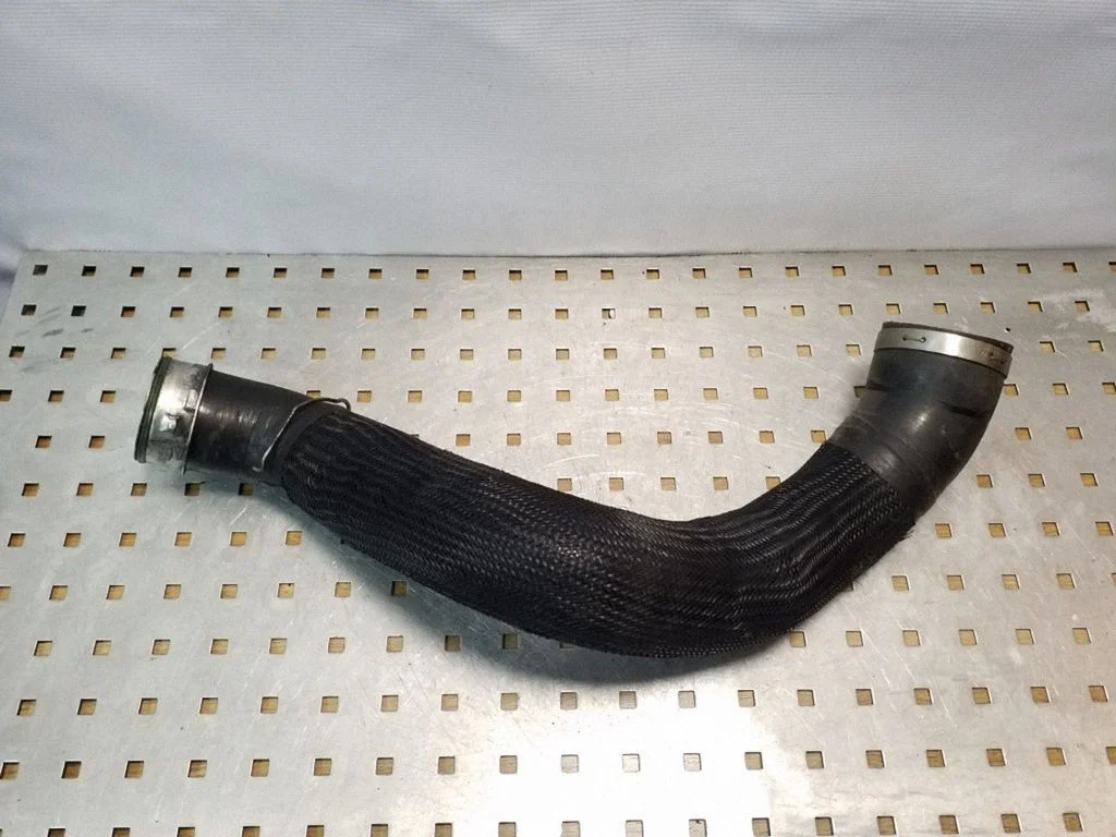 Wąż / rura intercoolera 04861689AB