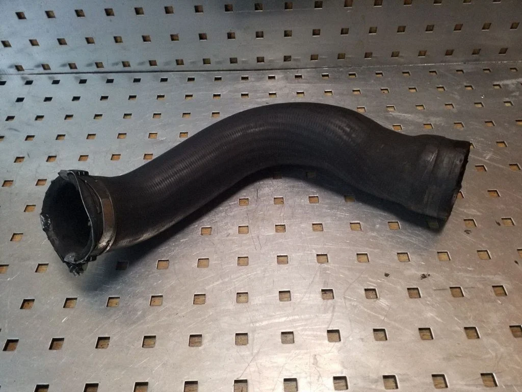 Intercooler hose/pipe