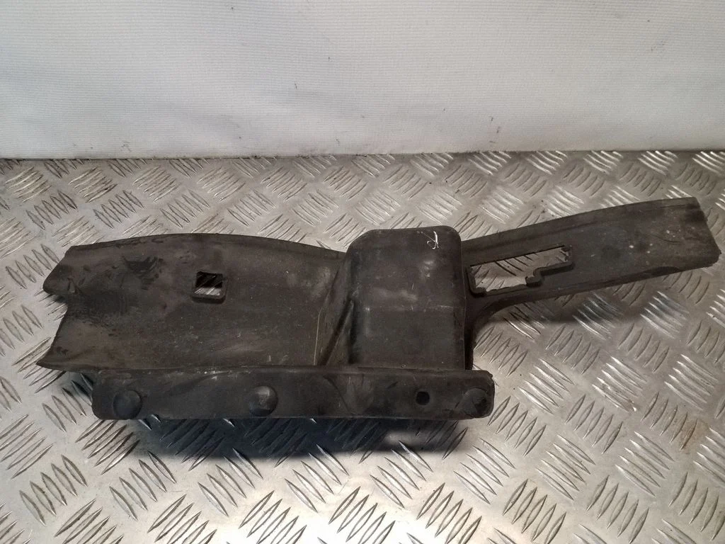 Intercooler air guide/duct channel 52079766AF