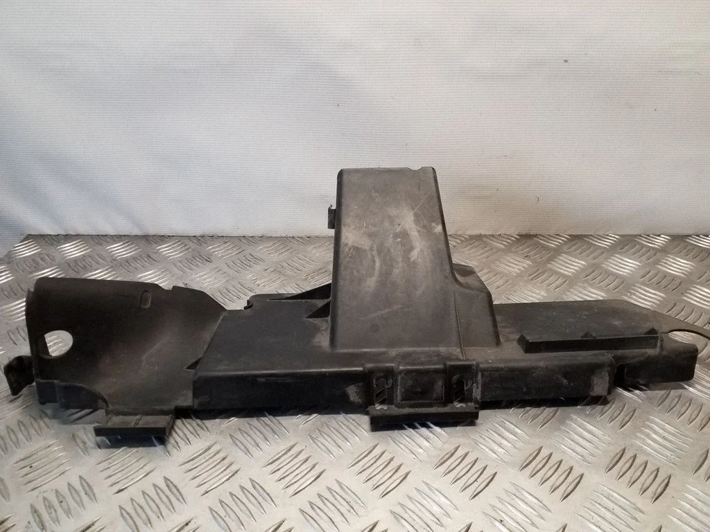 Kierownica powietrza chłodnicy 7L6121334D