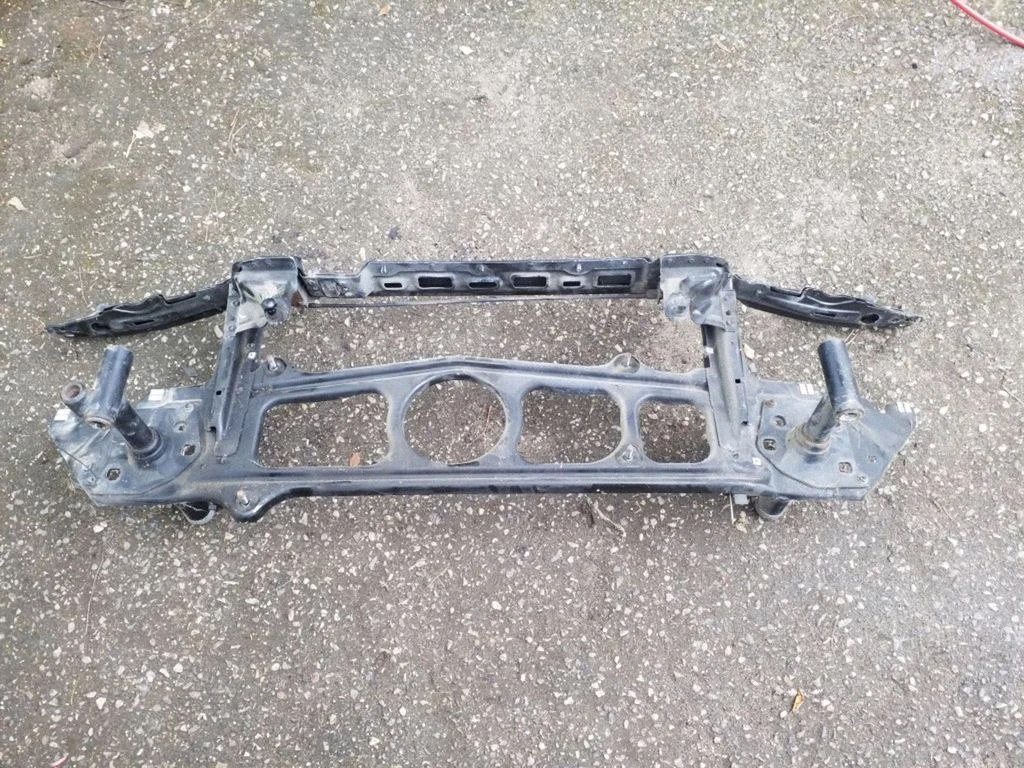 Pas przedni – BMW Seria 5 E39 (1996-2003)