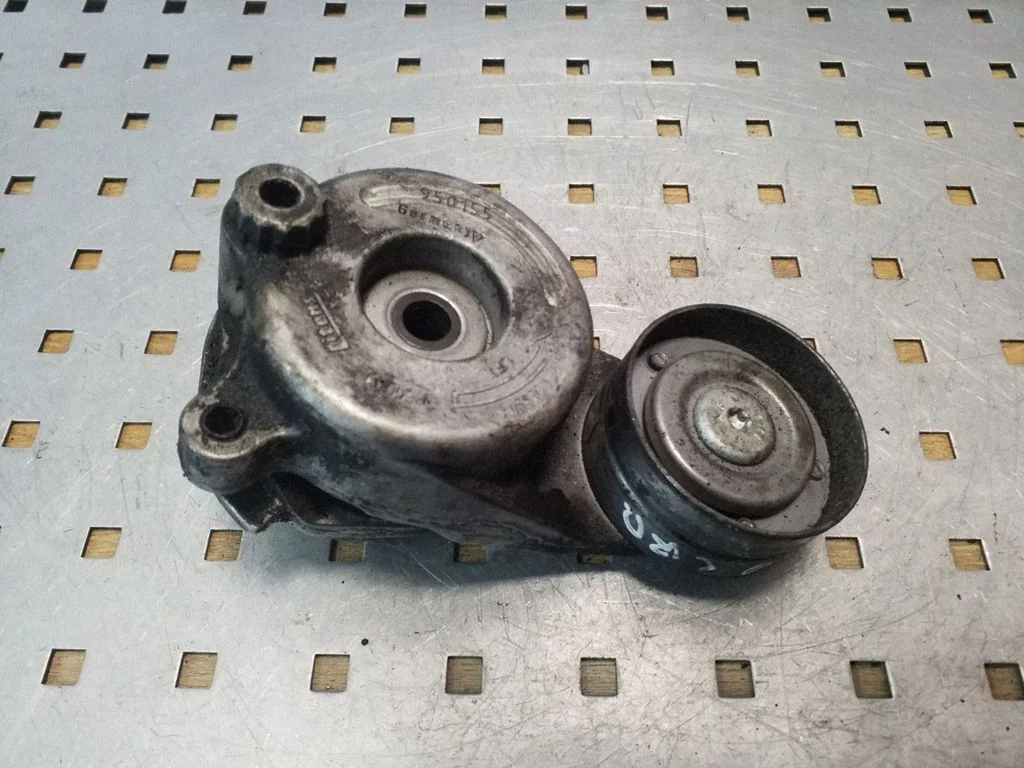 Generator/alternator belt tensioner – Jeep Grand Cherokee (WK) (2005-2010)
