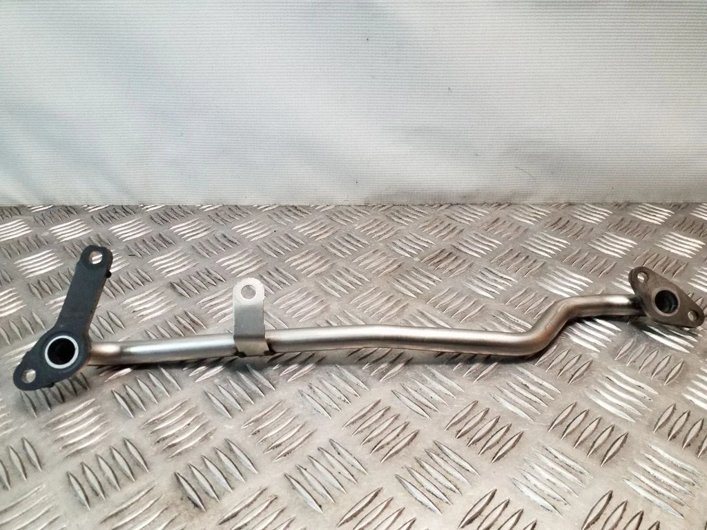 Coolant pipe/hose