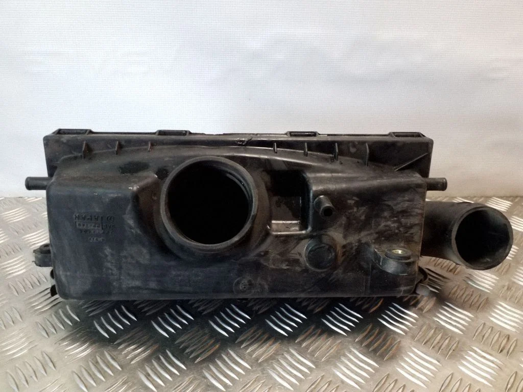 Air filter box – Subaru Legacy (1999-2003)