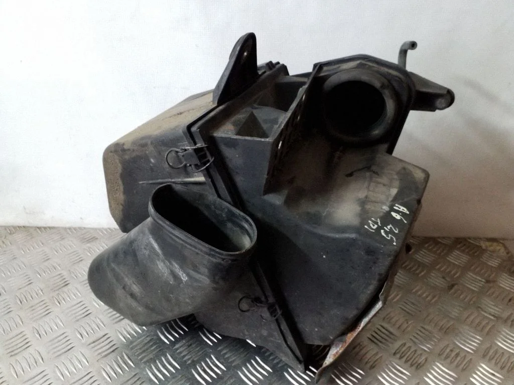 Gaisa filtra korpuss 4A0129607J
