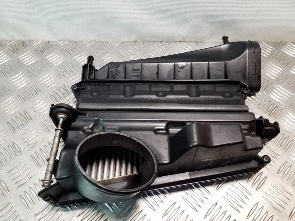 Air filter box A6420902001