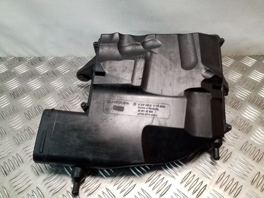 Air filter box – left
