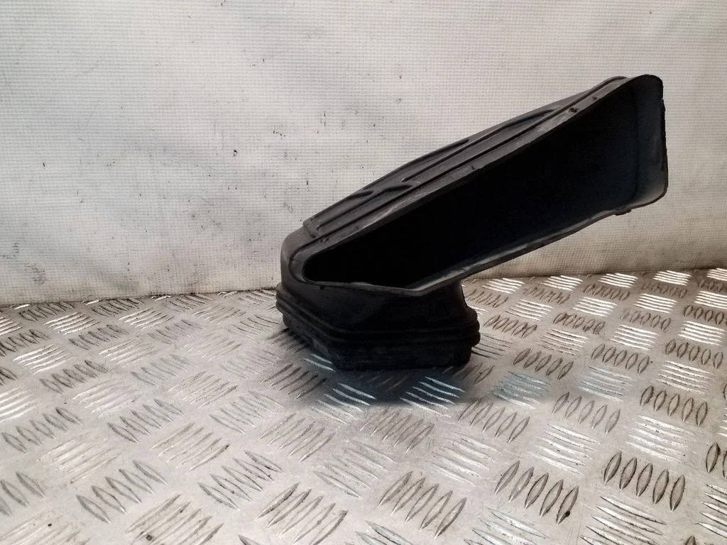 Gaisa ieplūdes kanāla detaļa (-as) – Audi Q5 SQ5 8R (2008-2017)