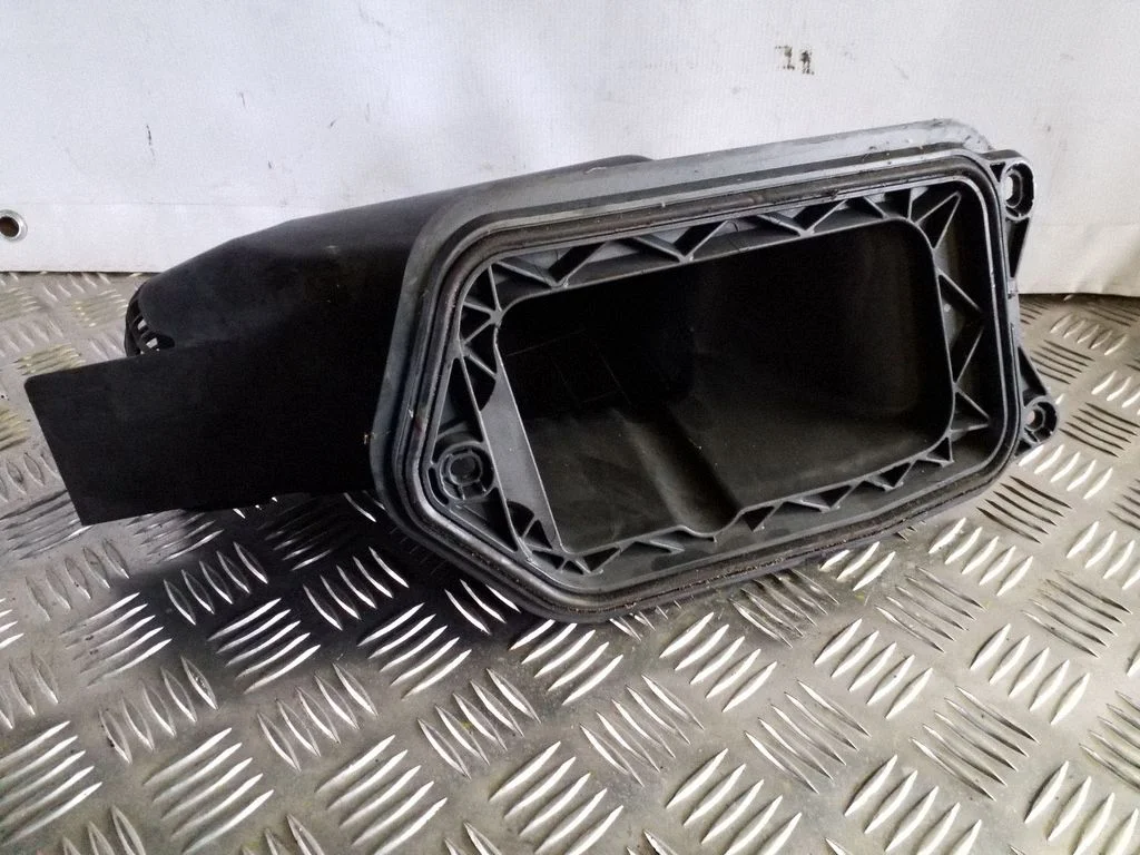 Air intake duct part – Audi A6 S6 C7 4G (2011-2018)