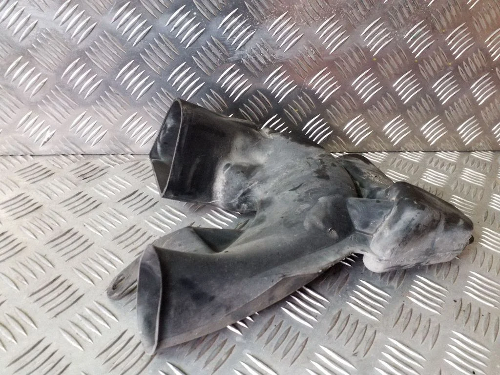 Air intake duct part – Chrysler Voyager (2004-2007)