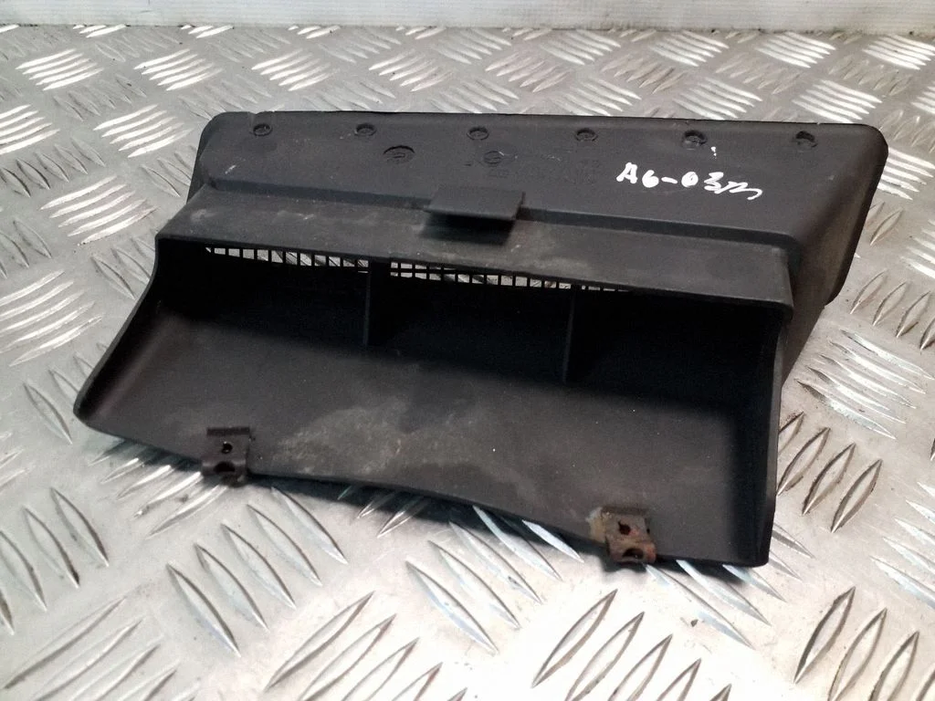 Gaisa ieplūdes kanāla detaļa (-as) – Audi A6 Allroad C5 (1999-2005)