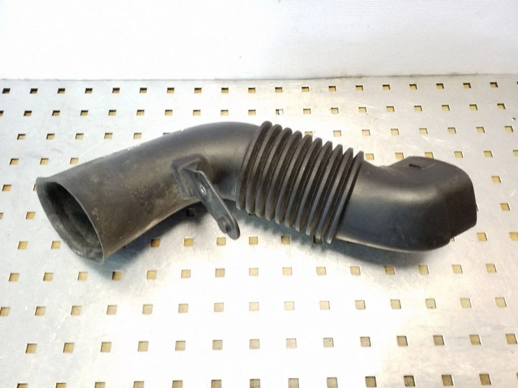 Air intake duct part – BMW 5 Series E60 E61 (2004-2010)