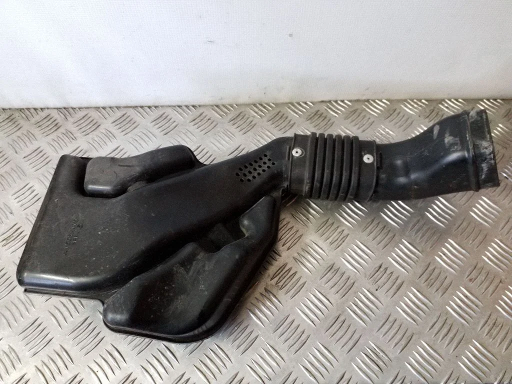 Air intake duct part 1505A479