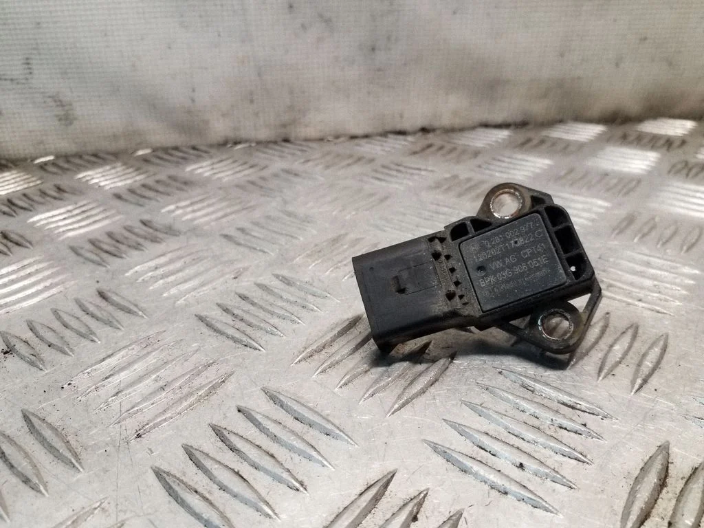 Gaisa spiediena devējs 03G906051E