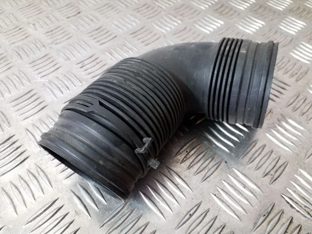 Air intake hose/pipe 7M0129627