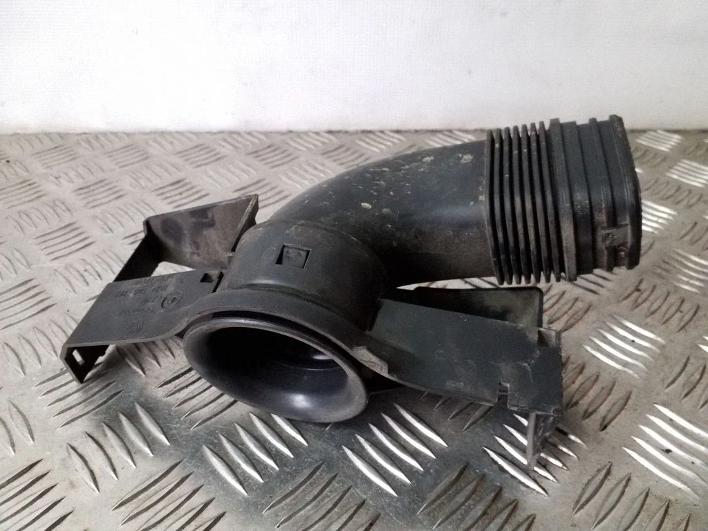 Air intake hose/pipe 1K0129618BF