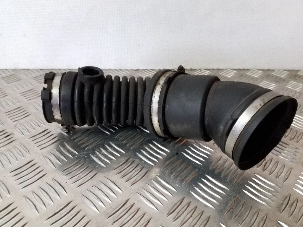 Õhu sisselaske voolik (-ud)/ toru (-d) – Opel Astra J (2010-2015)
