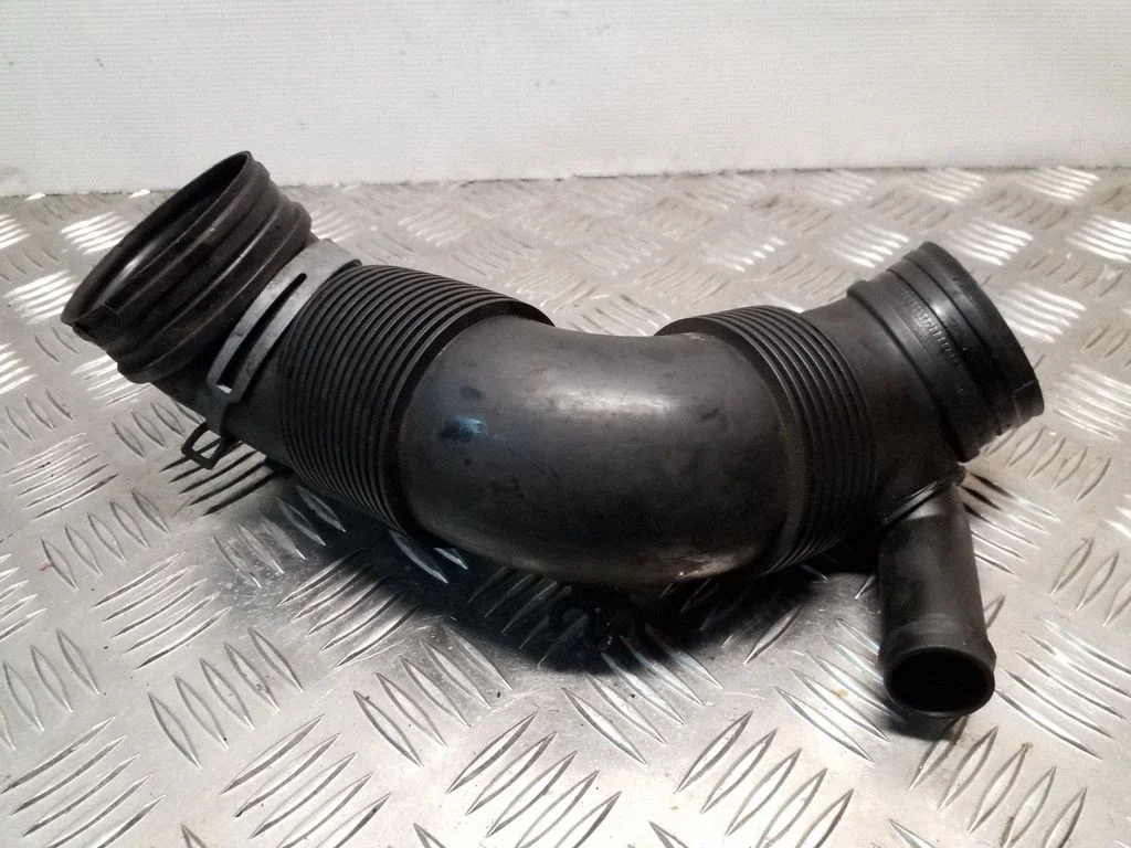 Air intake hose/pipe 3C0129654M