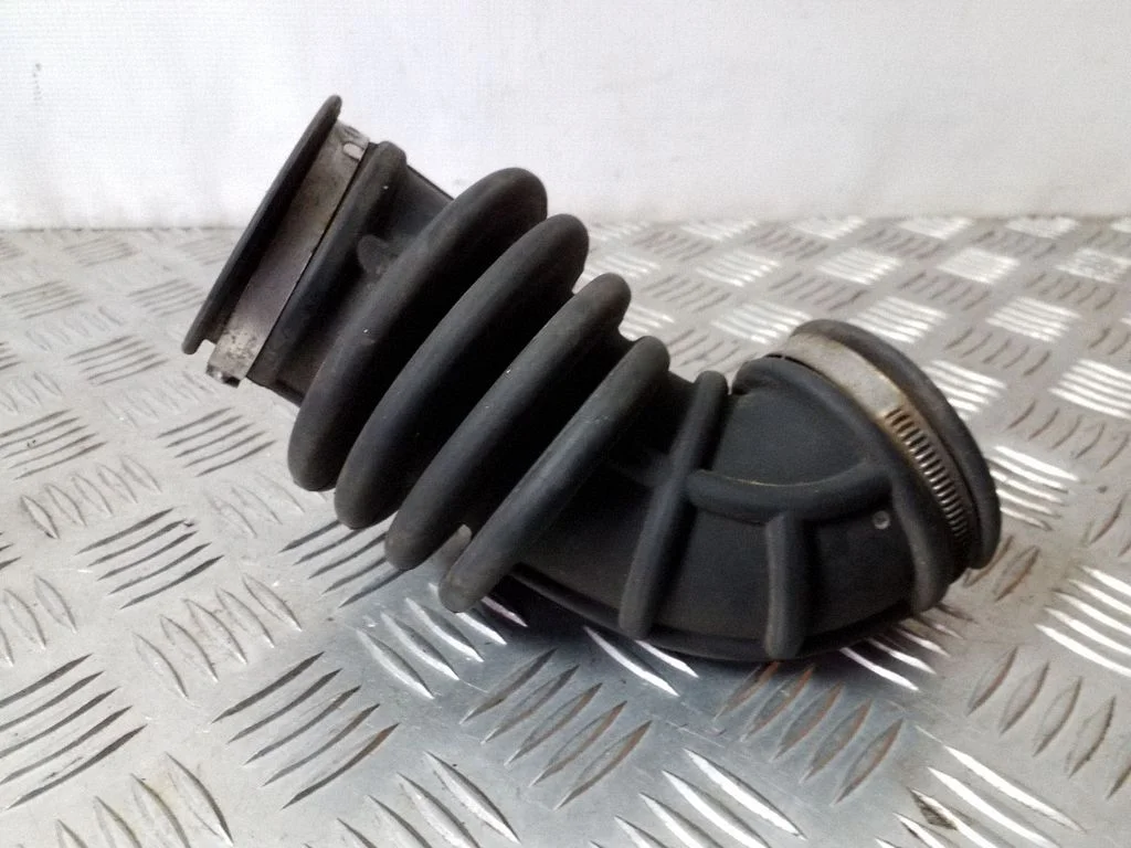Air intake hose/pipe 7M519A673DE