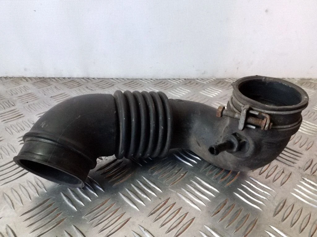 Air intake hose/pipe 1505A188