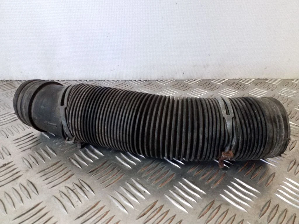 Õhu sisselaske voolik (-ud)/ toru (-d) – Volkswagen Golf IV (1998-2005)